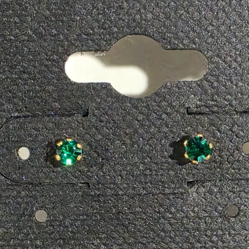 Swarovski Crystal Stud Earrings – Gold Overlay - Green Stone - Luxury Jewelry - Picture 3 of 6